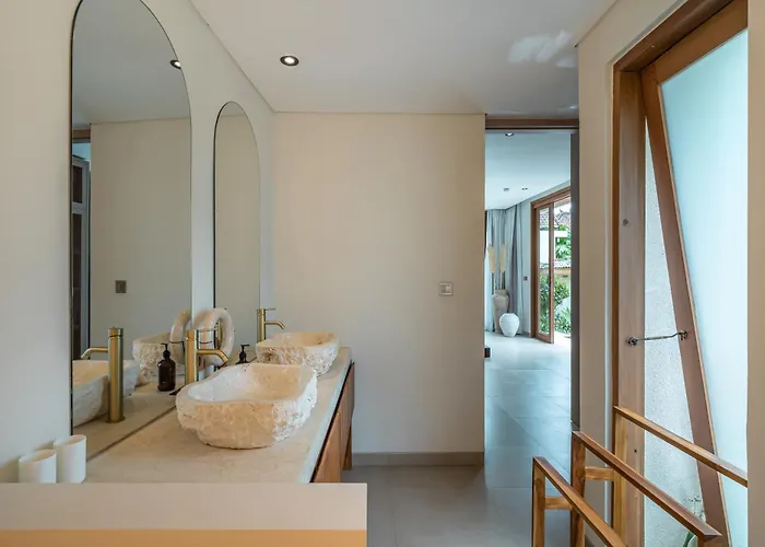 ヴィラ Pande - 3br With Lagoon Pool & Sauna Retreat チャングー