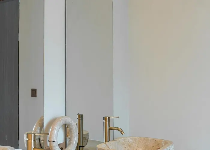 Pande - 3br With Lagoon Pool & Sauna Retreat