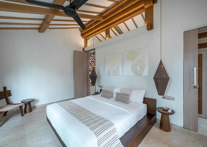 Pande - 3br With Lagoon Pool & Sauna Retreat チャングー
