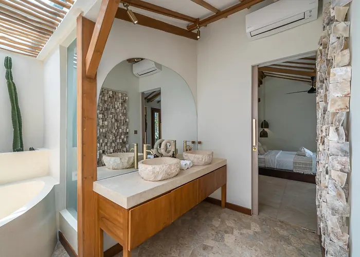 ヴィラ Pande - 3br With Lagoon Pool & Sauna Retreat チャングー