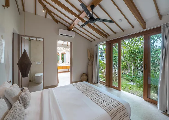 Pande - 3br With Lagoon Pool & Sauna Retreat ヴィラ チャングー