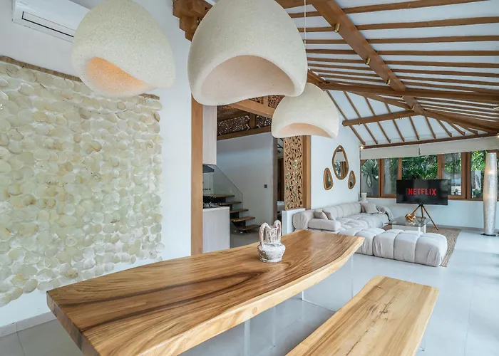 Pande - 3br With Lagoon Pool & Sauna Retreat ヴィラ