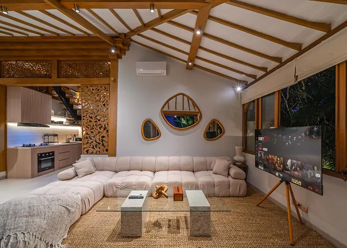 Pande - 3br With Lagoon Pool & Sauna Retreat ヴィラ チャングー
