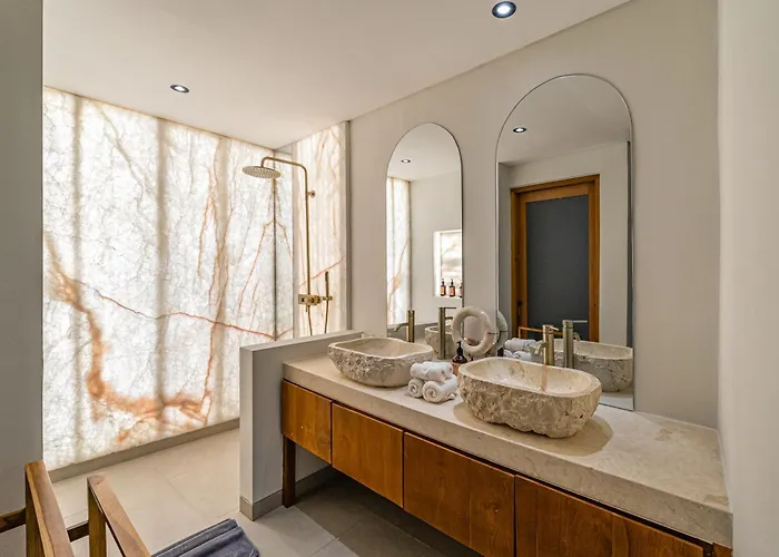 Pande - 3br With Lagoon Pool & Sauna Retreat